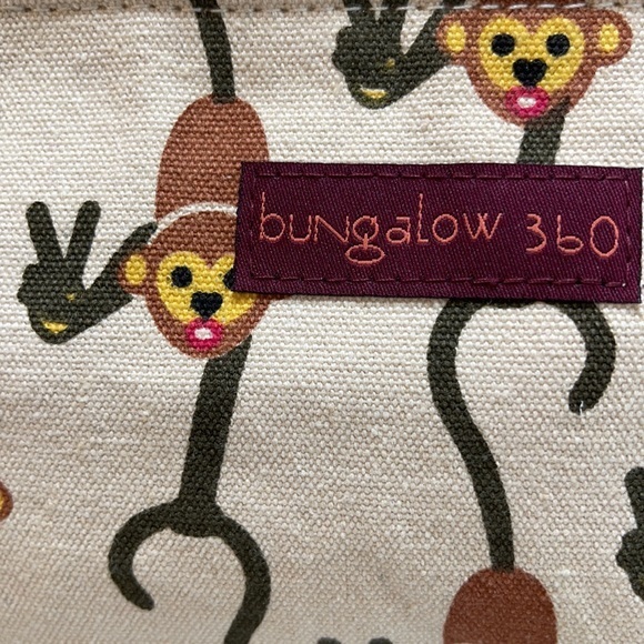 Bungalow 360 Monkey Flashing Peace Sign bag/purse - Picture 2 of 9